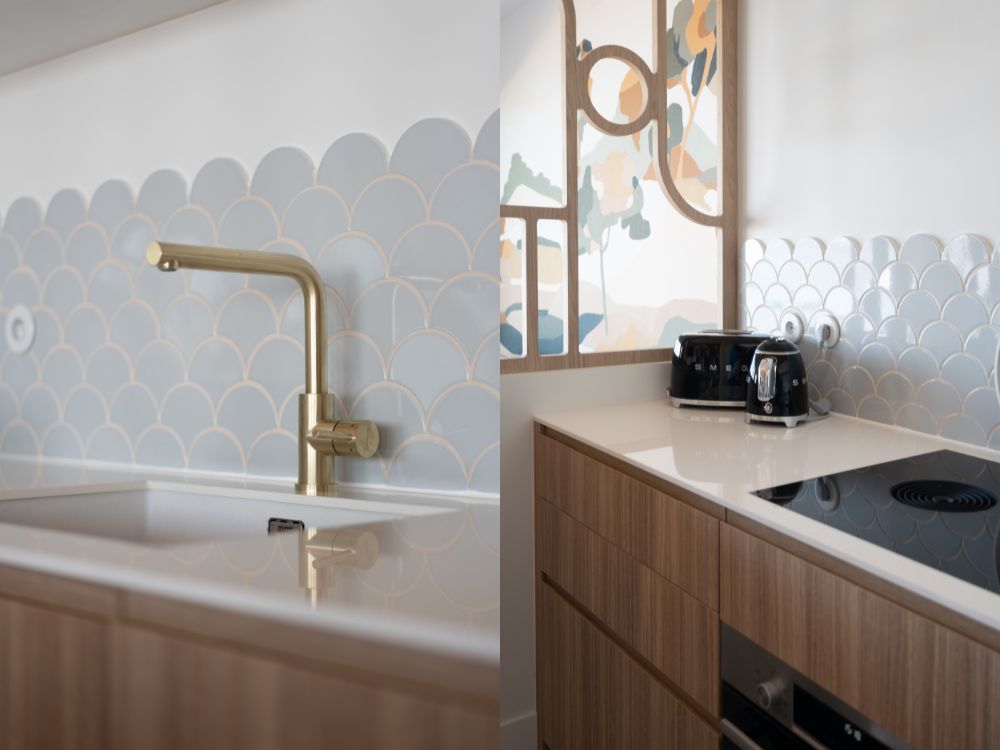 détails cuisine crédence en écaille de poisson rénovation globale appartement vue mer arcachon piedra travaux