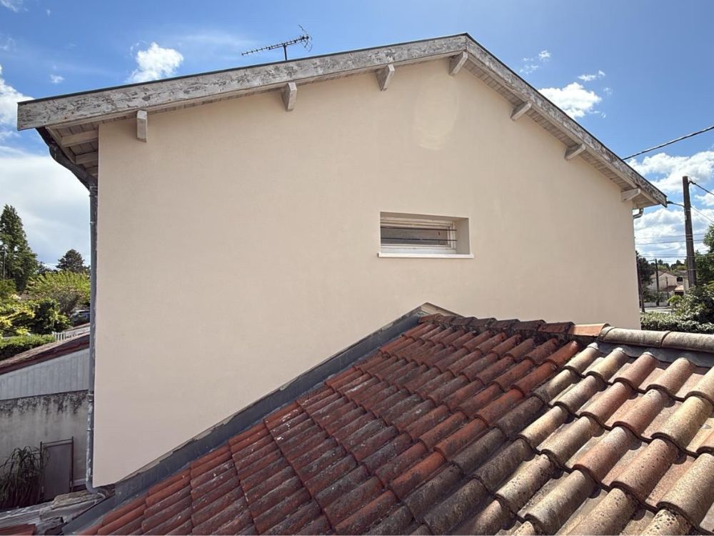 Facade latérale maison en rénovation énergétique à bruges piedra travaux