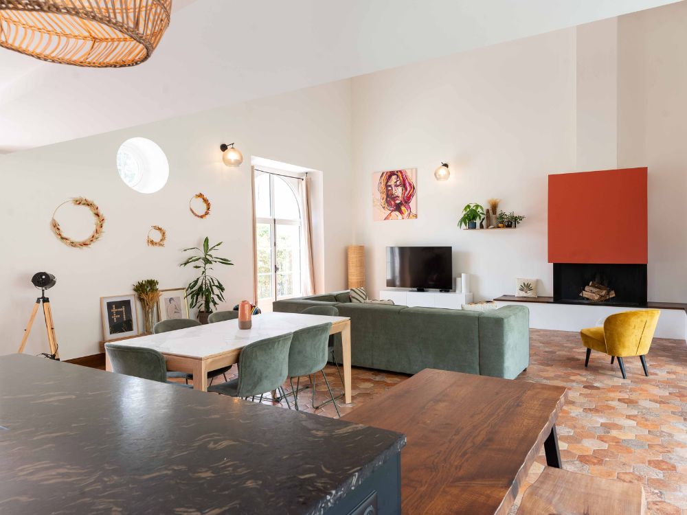 Chez M. et Mme M. salon rénovation énergétique à Saint-Aubin-de-Médoc